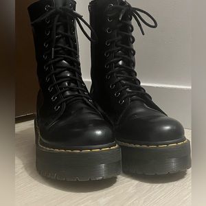 JADON HI PLATFORM doc Martins, black. Great condition.